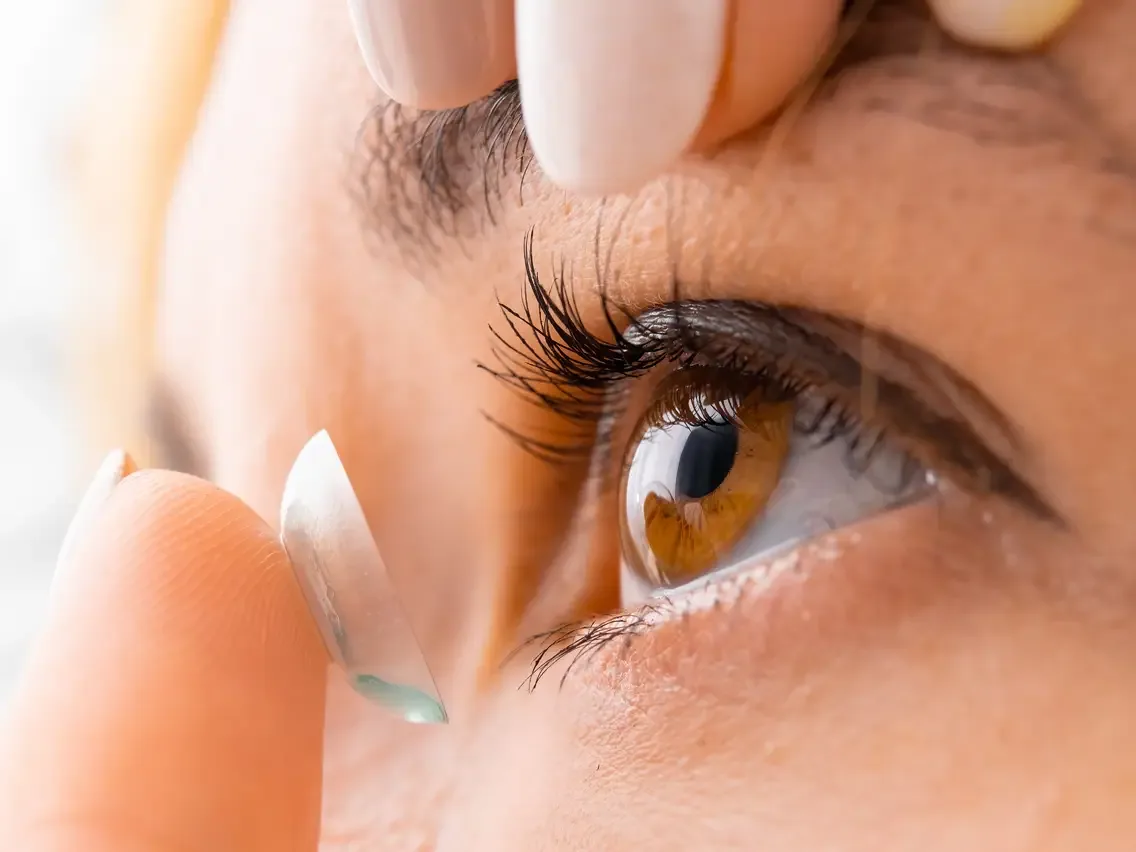 The Link Between Dry Eyes & Contact Lens Discomfort