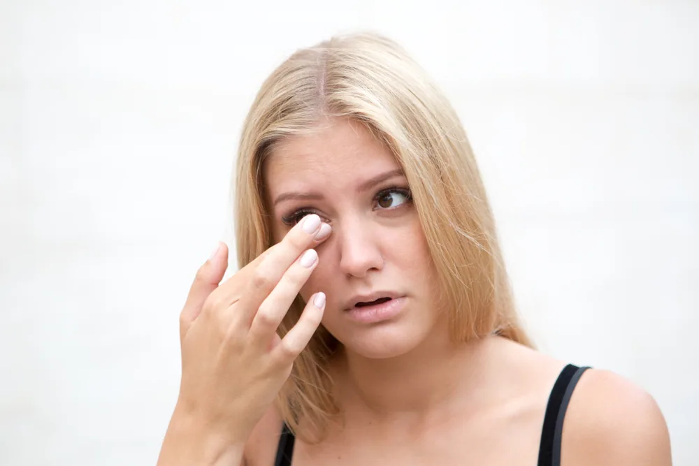 When to See an Optometrist for Eye Floaters
